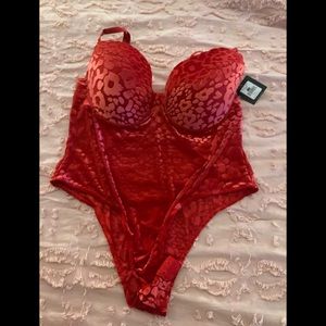 NEVER WORN Red Velvet Teddy 2X w/ underwire bra fir that support & lift